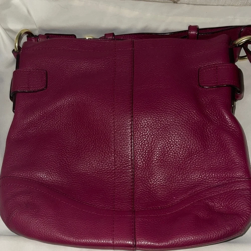 Coach Burgundy Leather Shoulder Bag with Gold Chain and both Hang Tags